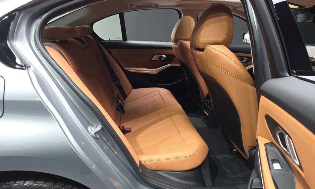BMW 3-Series 320i, 2025