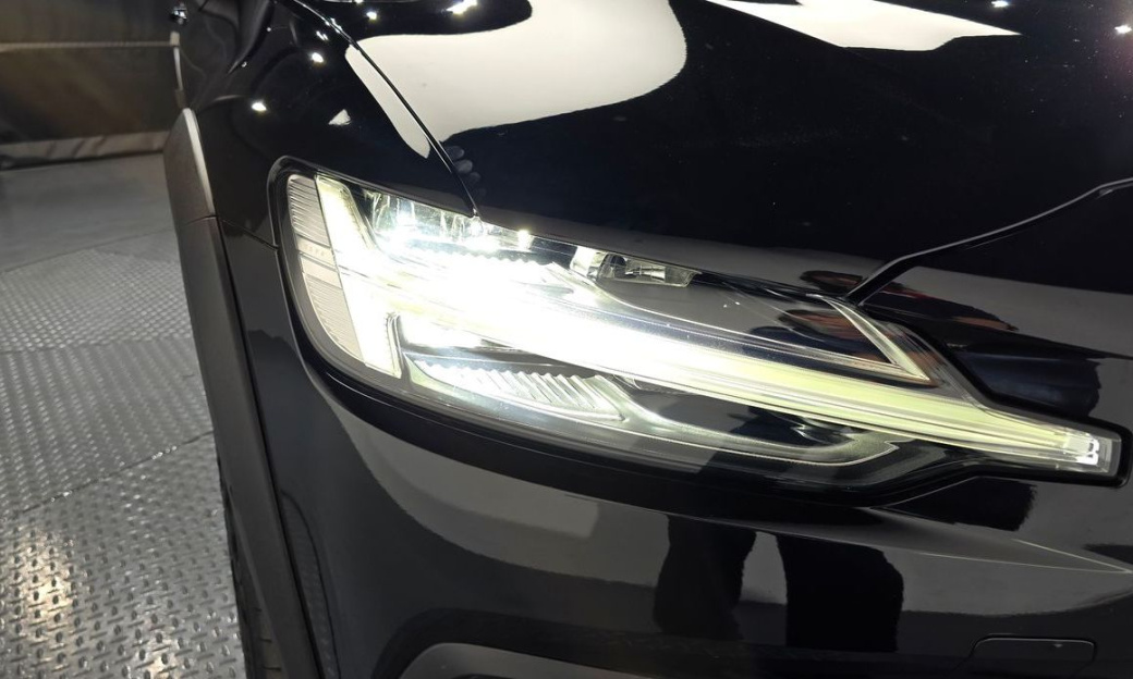 Volvo V60 B5 Ultimate AWD, 2023