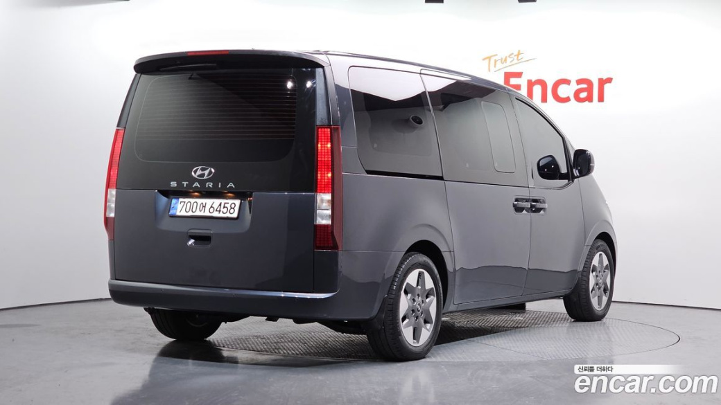 Hyundai Staria 4WD Tourer 11-Seater, 2023