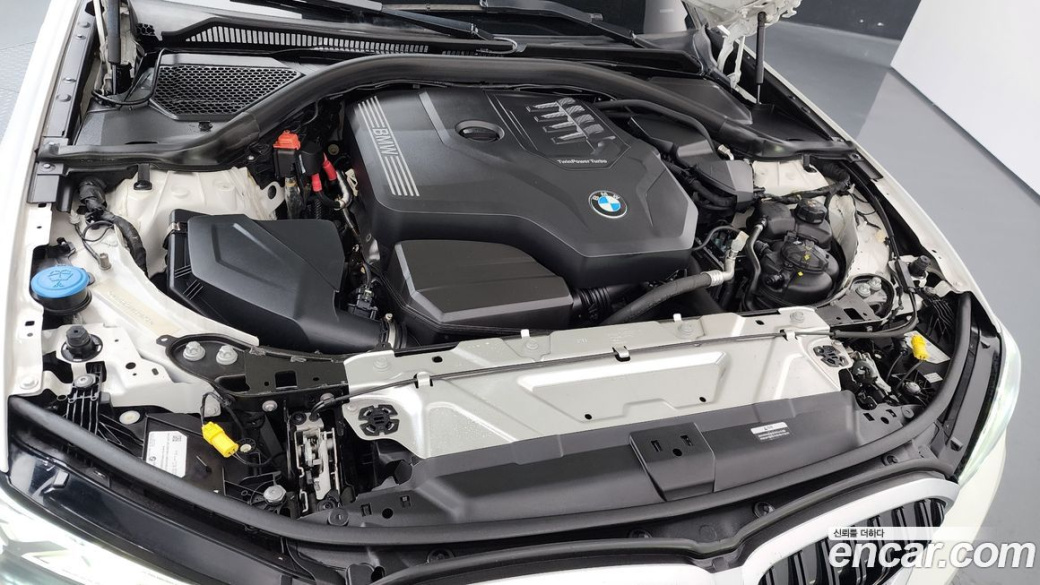 BMW 3-Series 320i, 2023