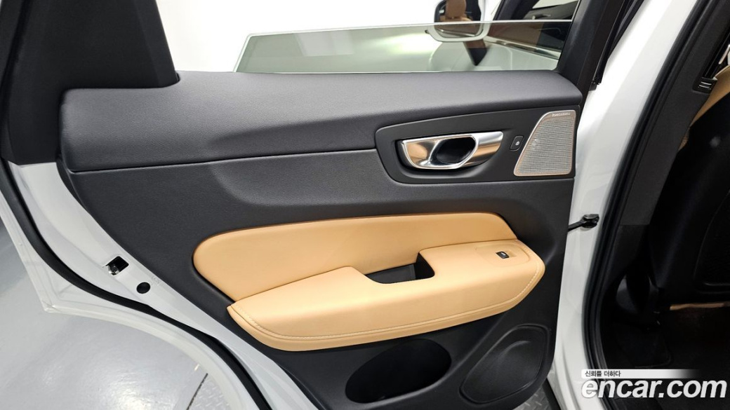 Volvo XC60 B5 Ultimate Bright, 2024
