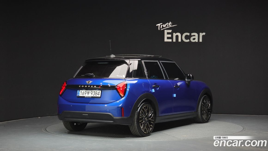 Mini Cooper 5 Door Favoured, 2025