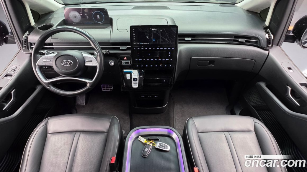 Hyundai Staria 4WD Lounge 9-Seater, 2022