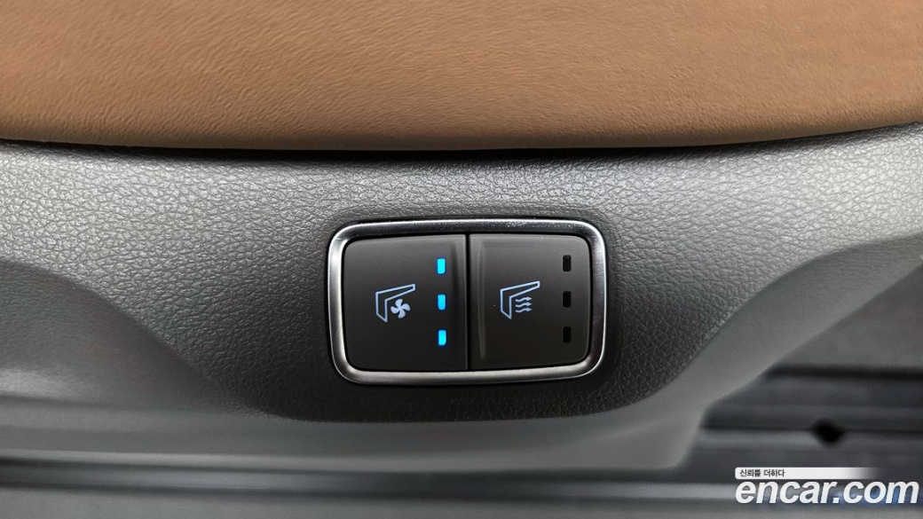 Hyundai Staria 4WD Lounge 9-Seater, 2023