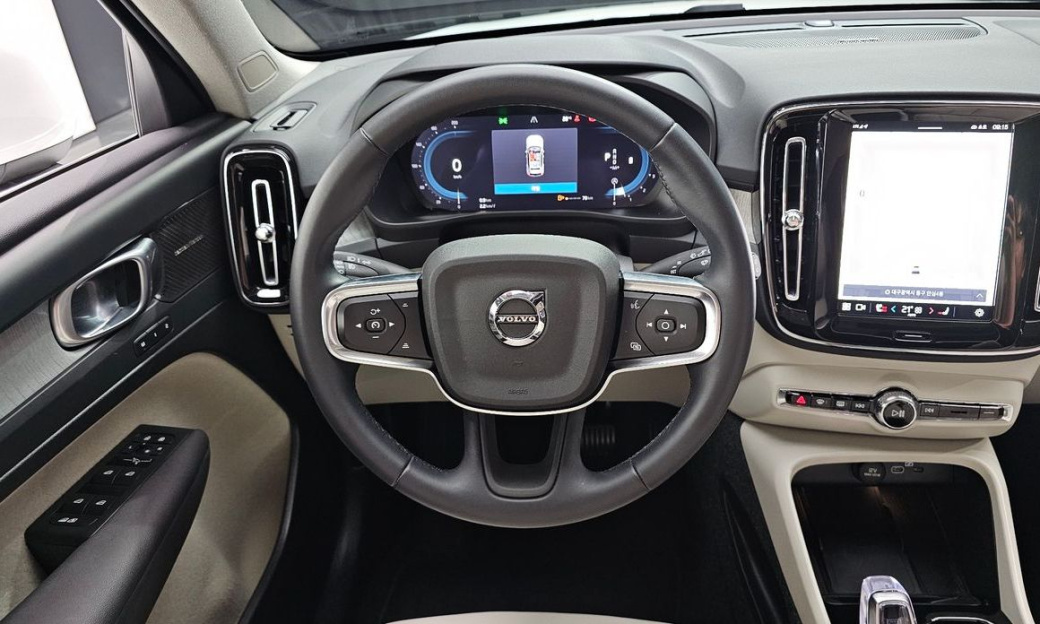Volvo XC40 B4 Ultra Bright, 2025