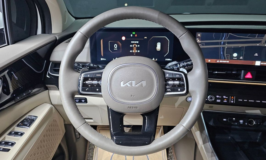 Kia Carnival 7-Seater Signature, 2024