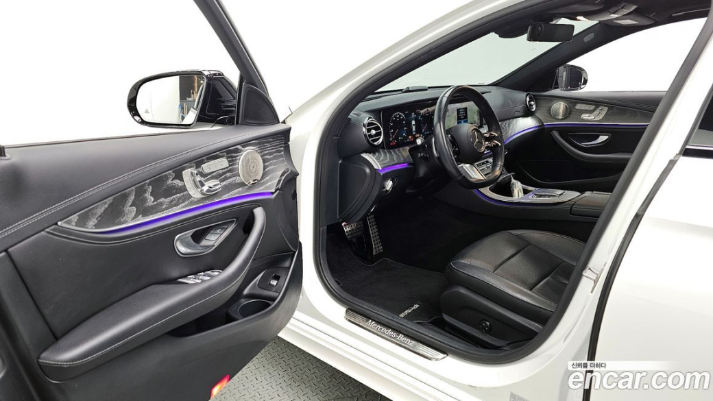 Mercedes-Benz E-Class E350 4MATIC AMG Line, 2023