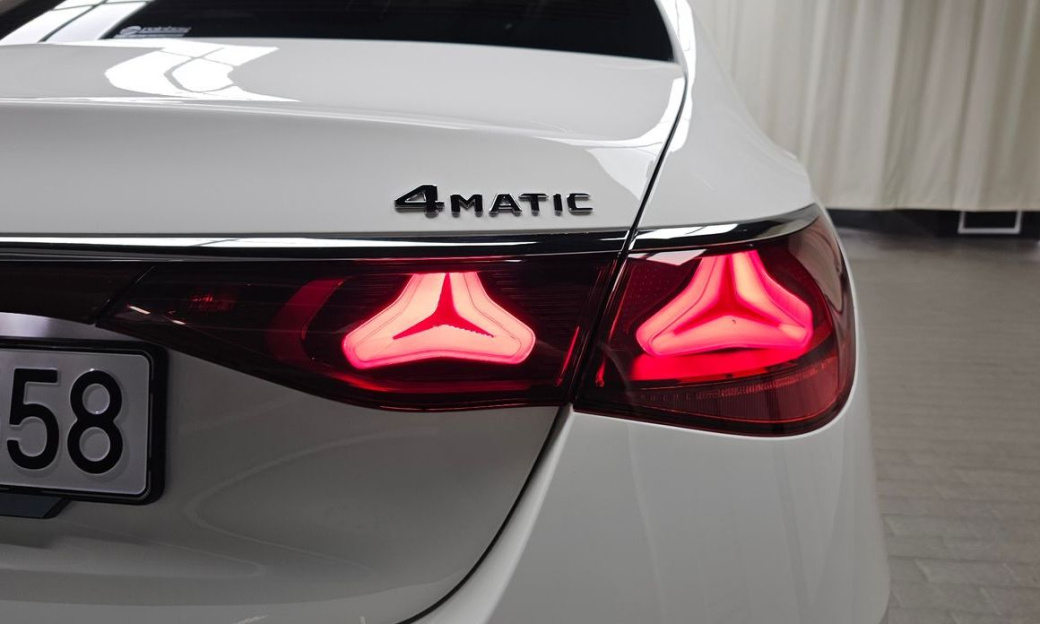 Mercedes-Benz E-Class E220d 4MATIC Exclusive, 2024