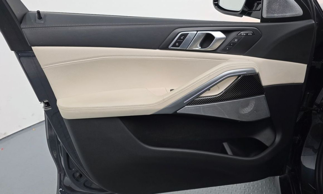 BMW X6 M50i, 2022