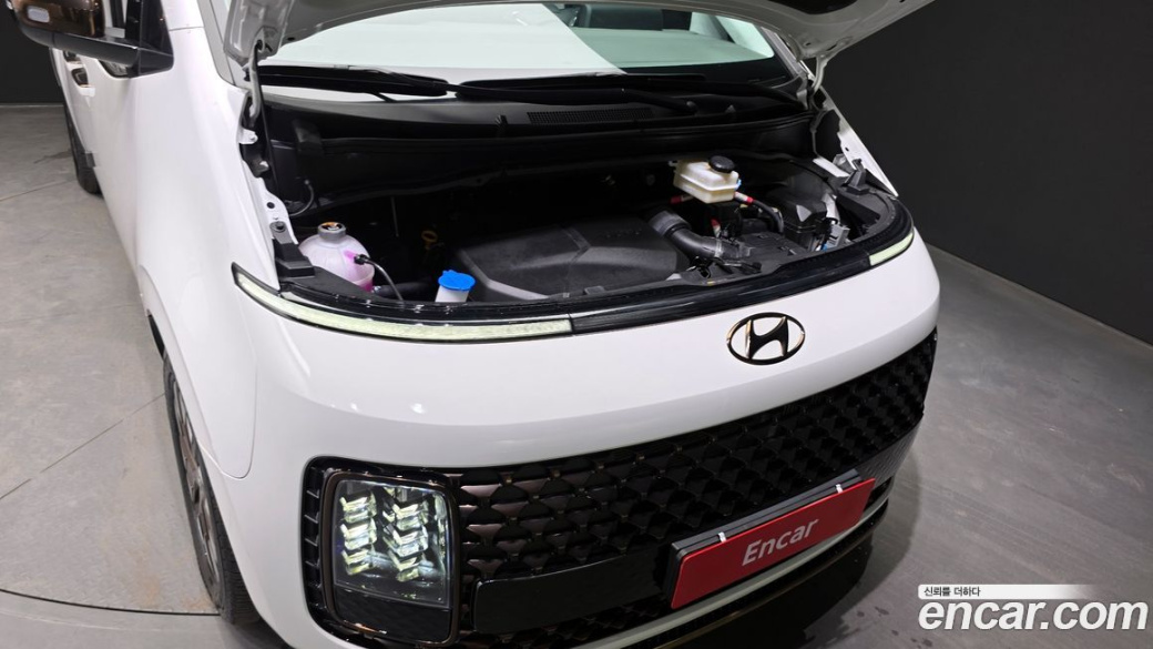 Hyundai Staria 2WD Camping Car, 2024