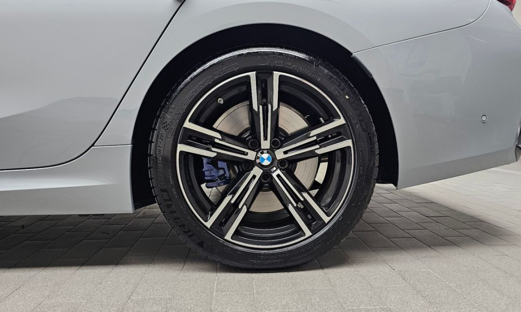 BMW 3-Series 320i M Sport, 2025