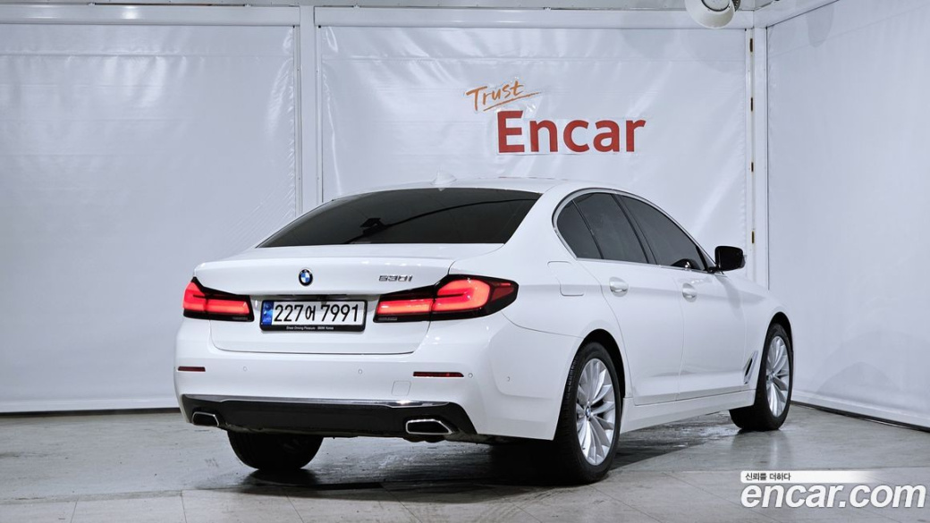 BMW 5-Series 530i Luxury, 2022