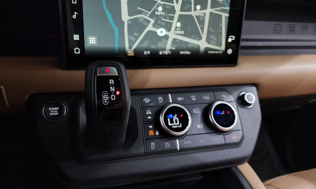 Land Rover Defender 110 D300 X-Dynamic HSE, 2025