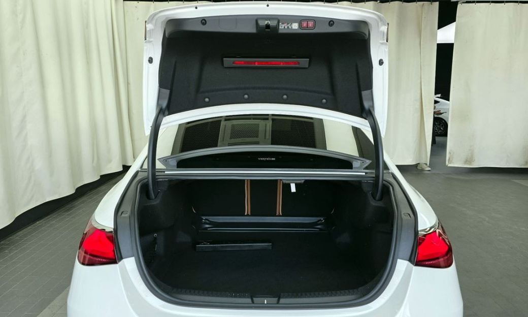 Mercedes-Benz E-Class E200 Avantgarde, 2025