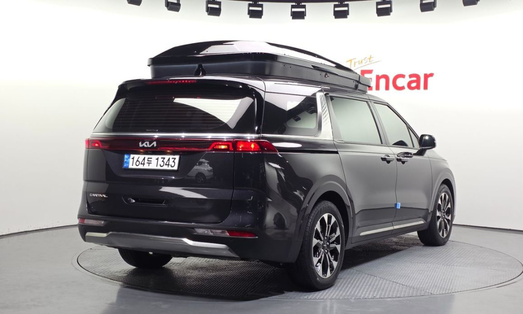 Kia Carnival 7-Seater Outdoor, 2022