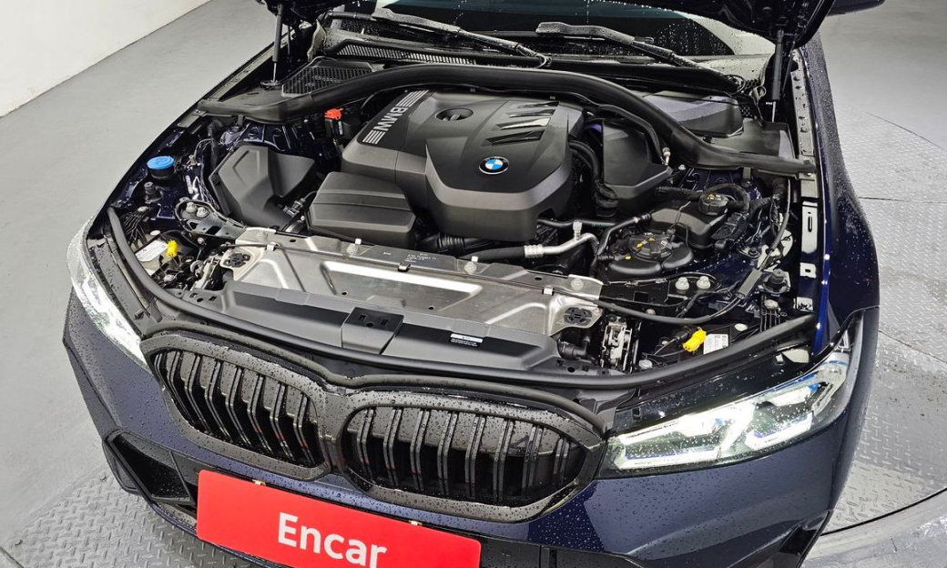BMW 3-Series 320i M Sport, 2025
