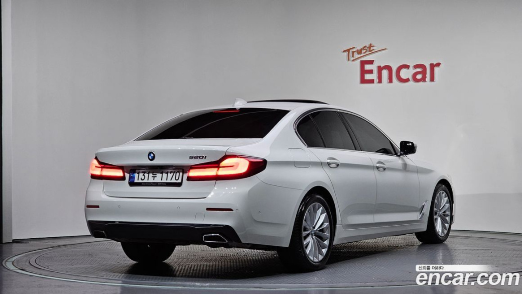BMW 5-Series 520i Luxury, 2023