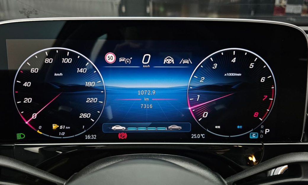 Mercedes-Benz E-Class E300 4MATIC AMG Line, 2024