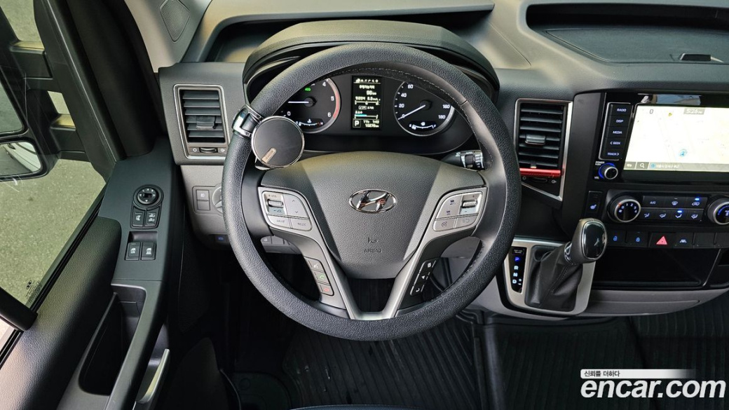 Hyundai Solati 15-seater, 2024