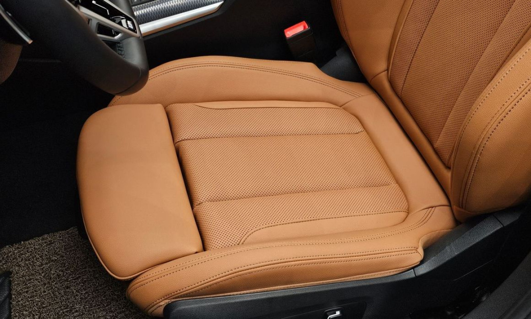 BMW 3-Series 320i M Sport, 2025