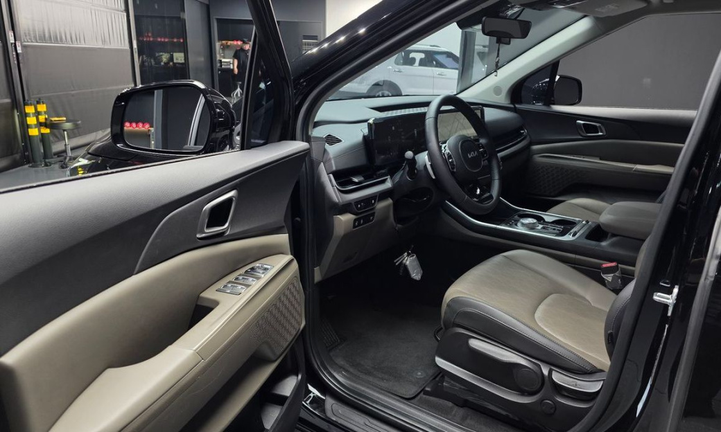 Kia Carnival 9-Seater Prestige, 2025