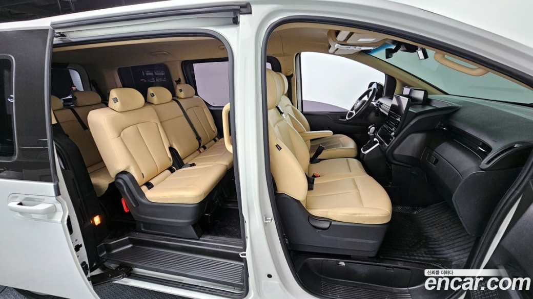 Hyundai Staria 4WD Tourer 9-Seater, 2023