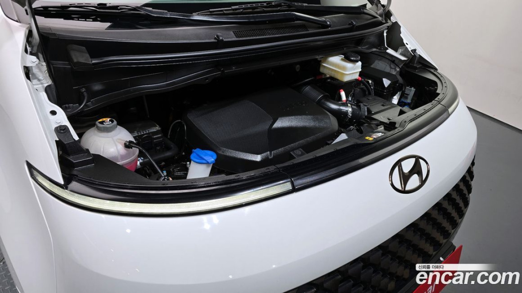 Hyundai Staria 2WD Camping Car, 2024
