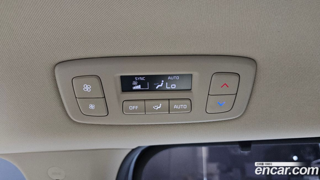 Kia Carnival 9-Seater Signature, 2024