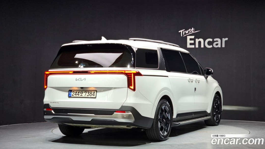 Kia Carnival 9-Seater Signature, 2024