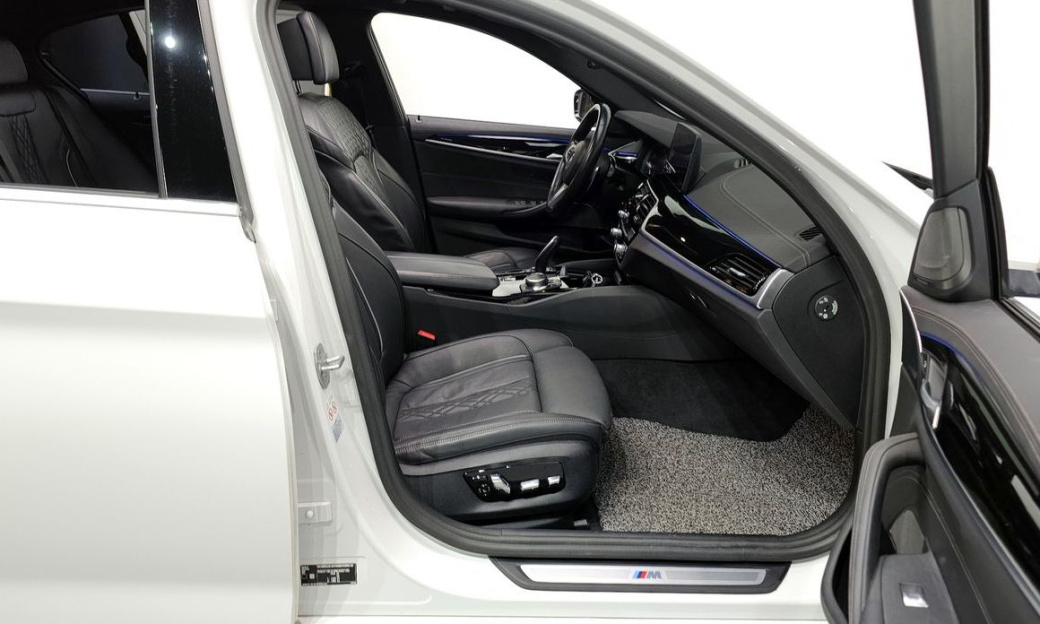 BMW 5-Series 530i M Sport Package, 2022
