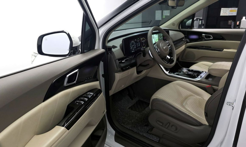 Kia Carnival 9-Seater Signature, 2023