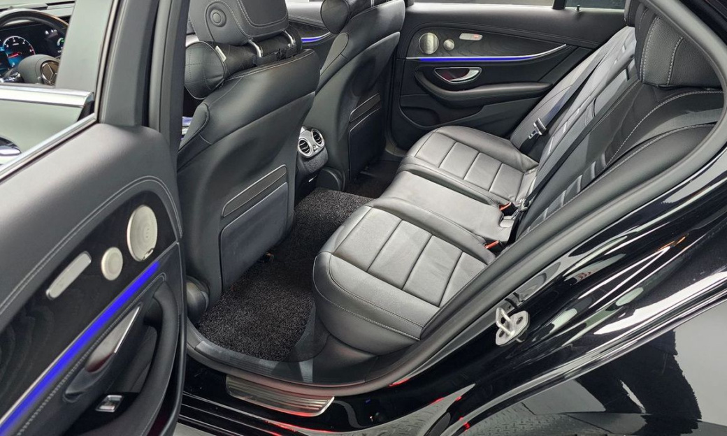Mercedes-Benz E-Class E220d 4MATIC AMG Line, 2022