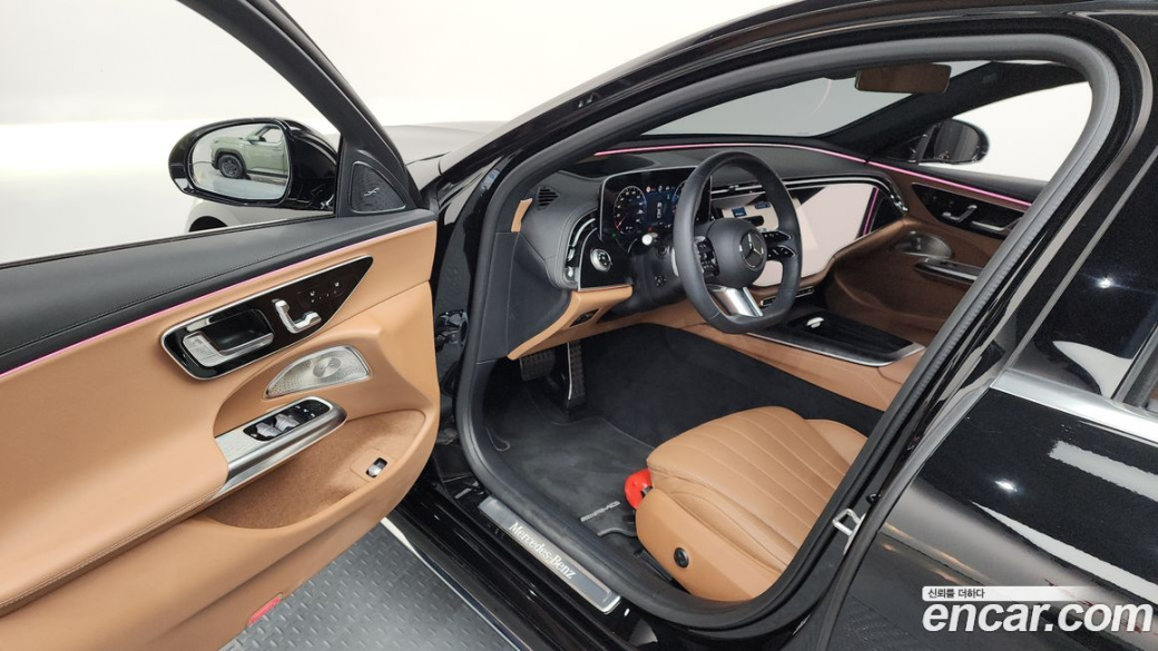 Mercedes-Benz E-Class E300 4MATIC AMG Line, 2025