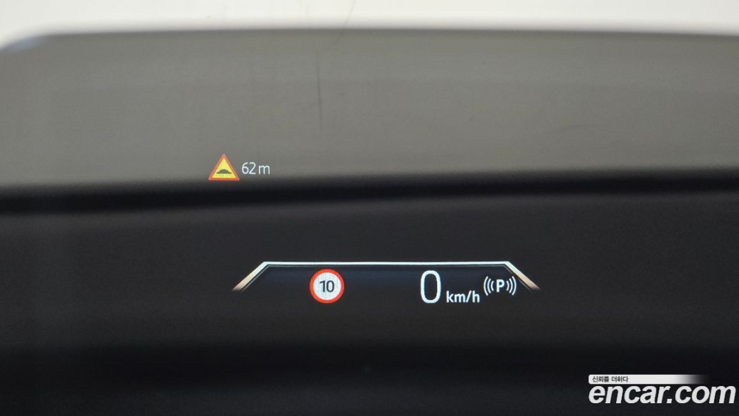 BMW 2-Series 220i Luxury, 2024
