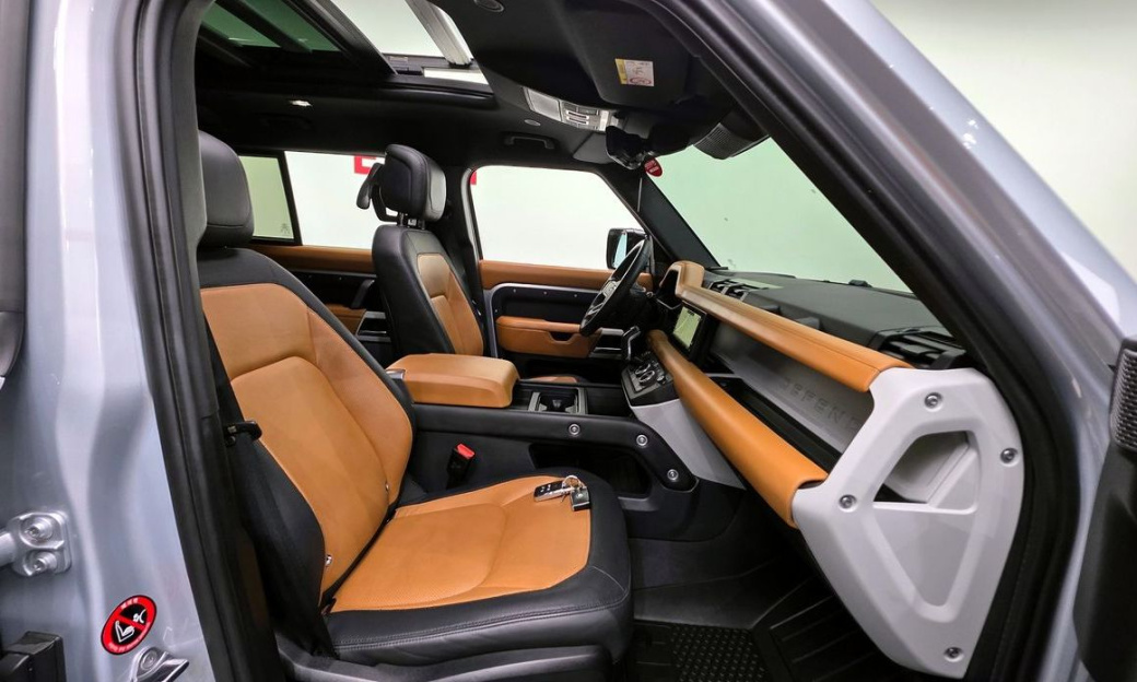 Land Rover Defender 110 P300 X-Dynamic SE, 2024