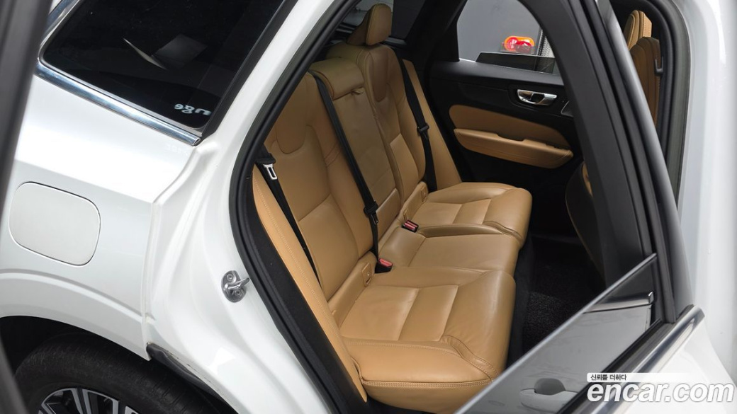 Volvo XC60 B5 Inscription, 2022