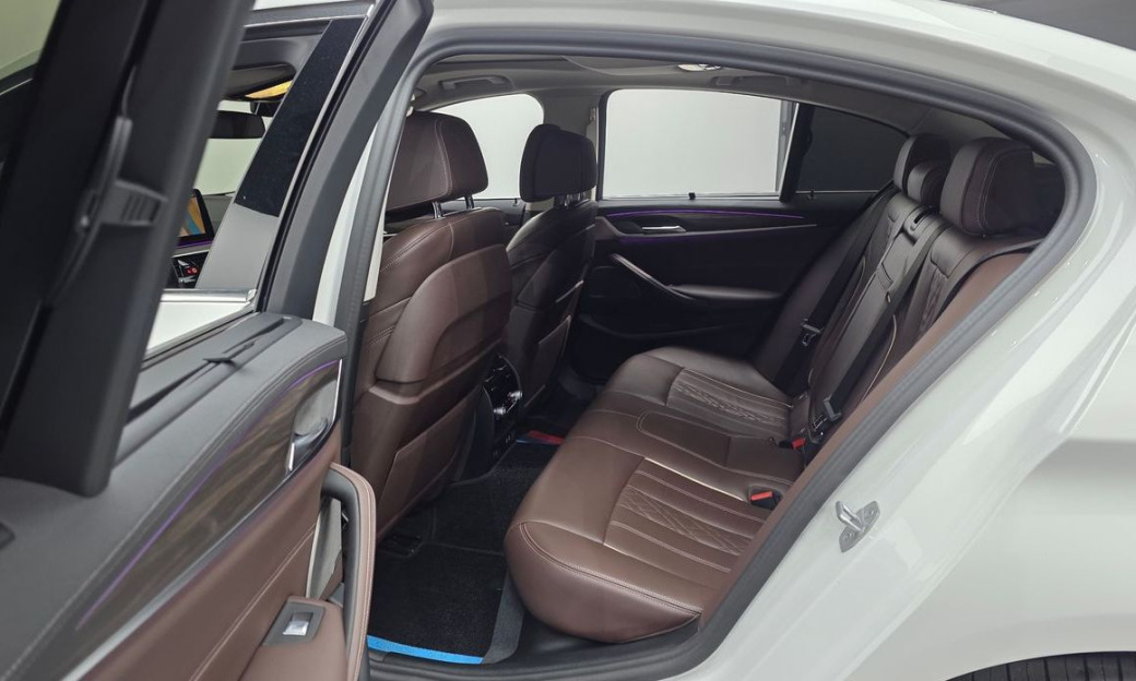 BMW 5-Series 530i xDrive Luxury, 2023