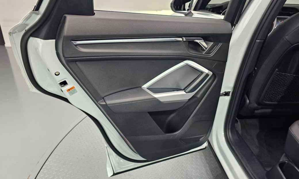 Audi Q3 35 TDI Premium, 2022