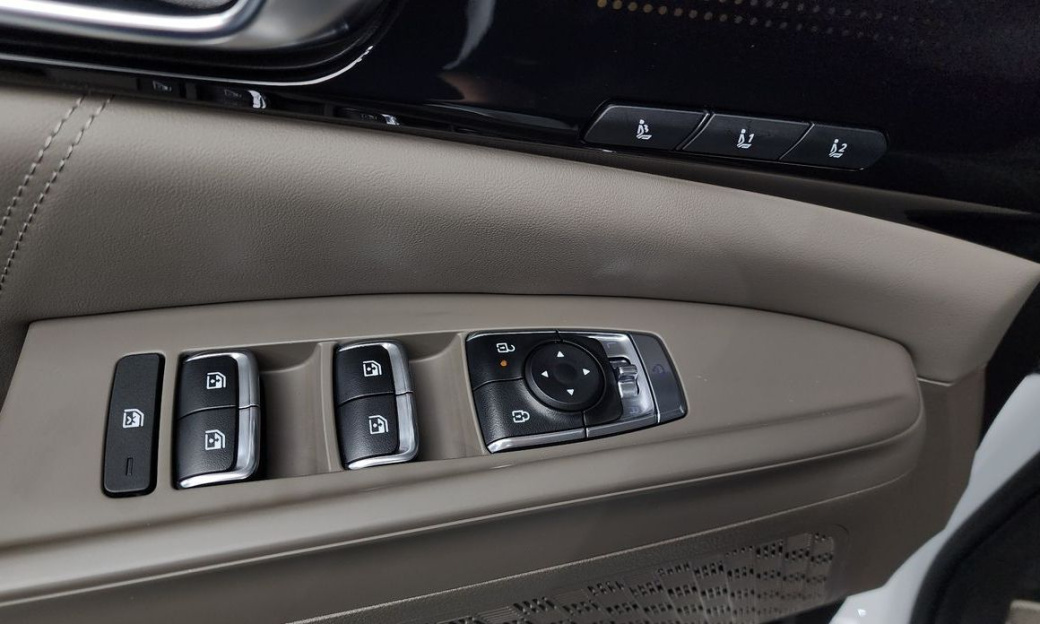Kia Carnival 9-Seater Signature, 2025