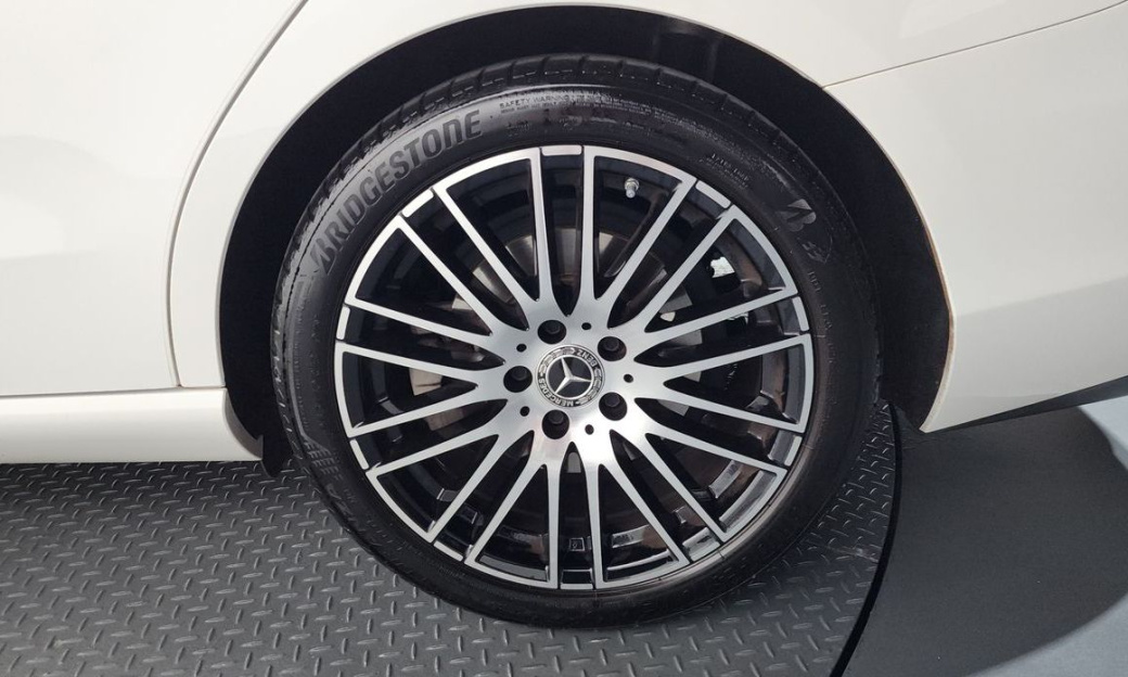 Mercedes-Benz C-Class C300 4MATIC Avantgarde, 2024