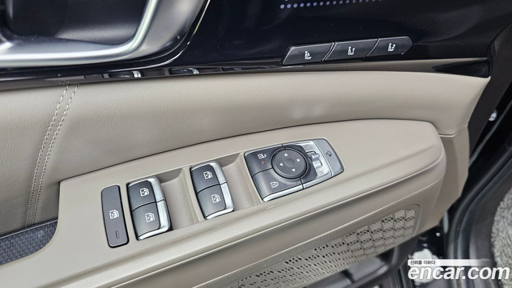 Kia Carnival 9-Seater Gravity, 2024