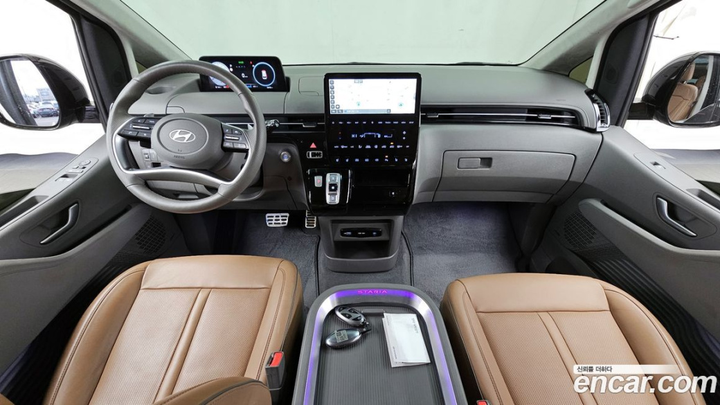 Hyundai Staria 4WD Lounge 9-Seater, 2025
