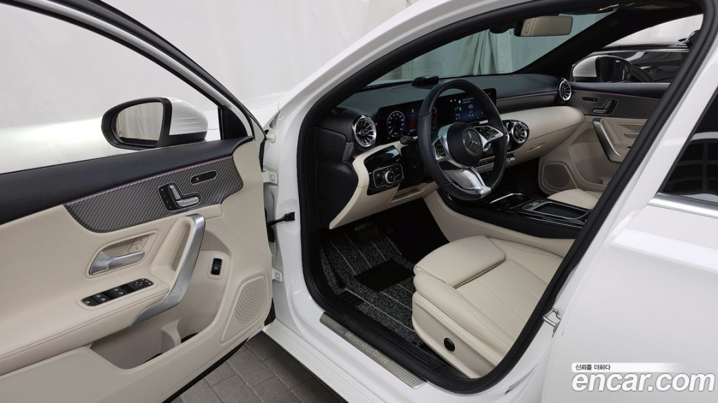 Mercedes-Benz A-Class A220 Sedan Online Special, 2024