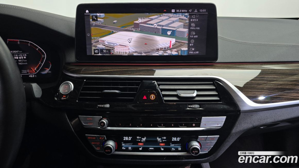 BMW 5-Series 520i Luxury, 2021