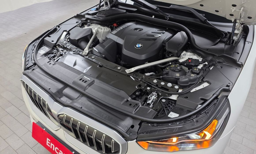 BMW 5-Series 530i xDrive, 2024