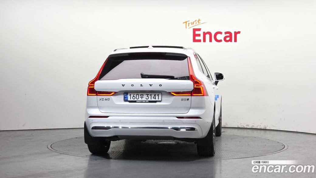 Volvo XC60 B5 Ultimate Bright, 2024
