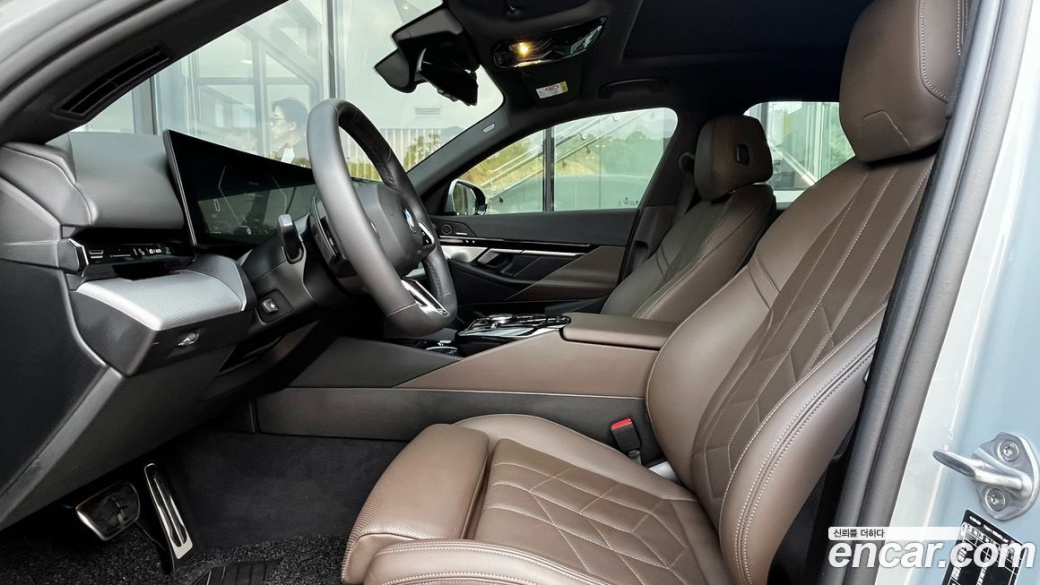 BMW 5-Series 520i M Sport, 2024