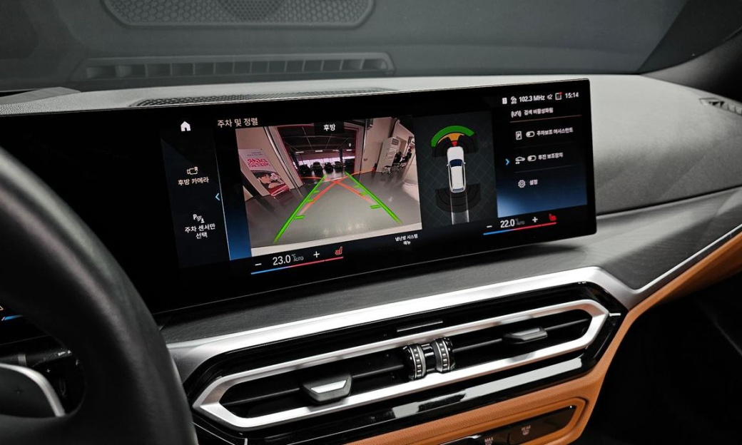 BMW 3-Series 320i Touring, 2024
