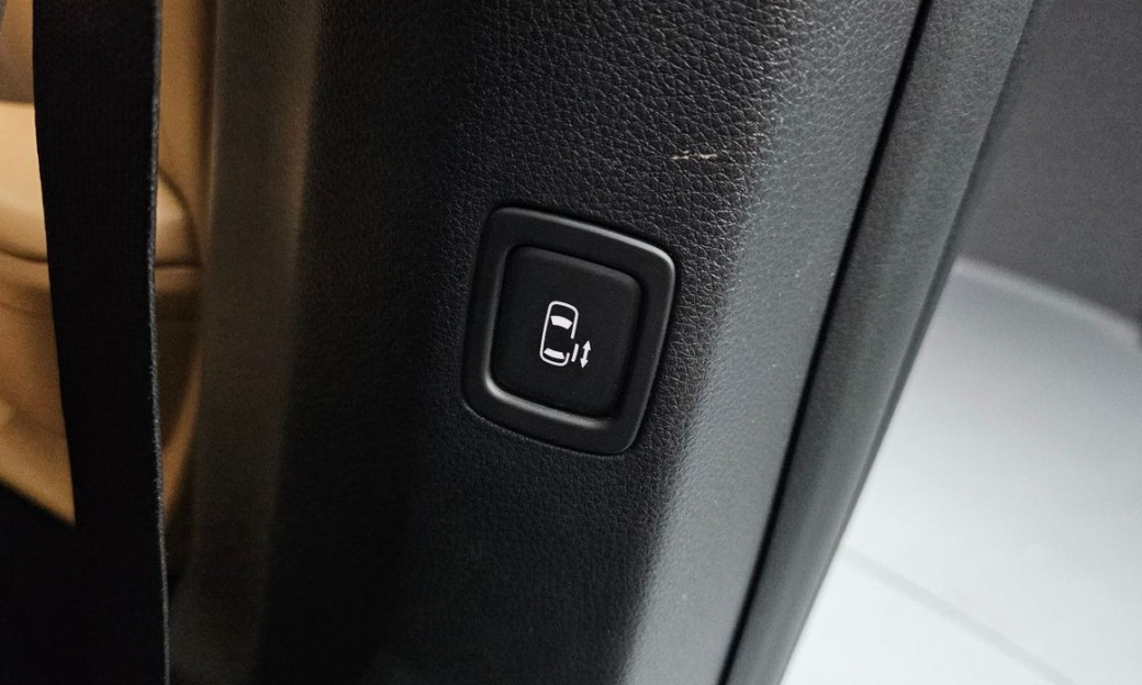 Kia Carnival 7-Seater Signature, 2023