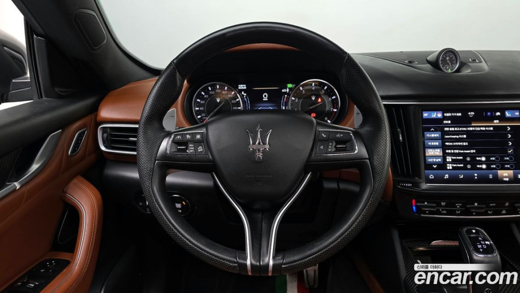 Maserati Levante 3.0 AWD Modena, 2021